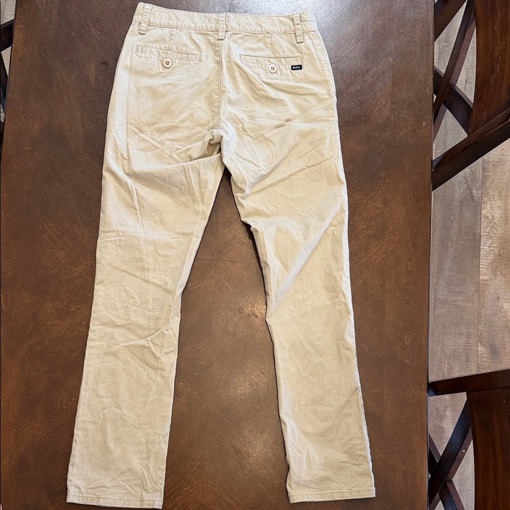 Men’s khaki pants